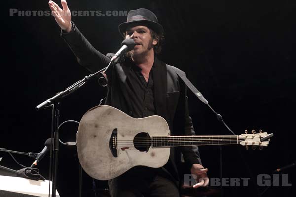 GAZ COOMBES - 2015-06-24 - PARIS - Place de la Republique - Gareth Michael Coombes